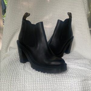 Dr. Martens Hurston Women’s Leather Heeled Chelsea Boots